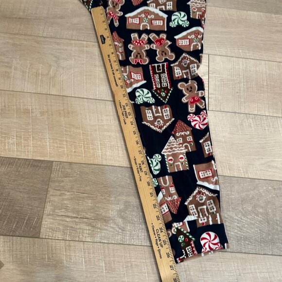 DISNEY MICKEY MOUSE GINGER BREAD HOUSE WOMENS PAJAMAS MEDIUM 8-10 - Picture 11 of 12